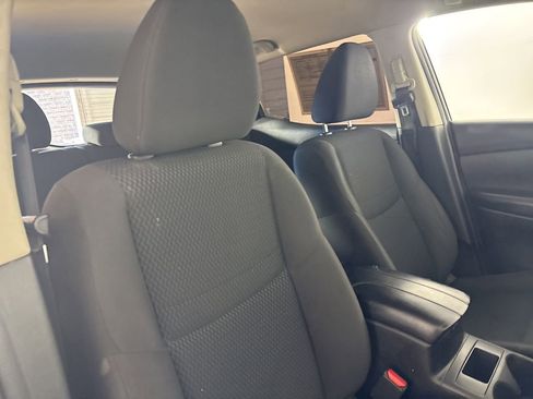 Used 2020 Nissan Rogue Sport S image 27