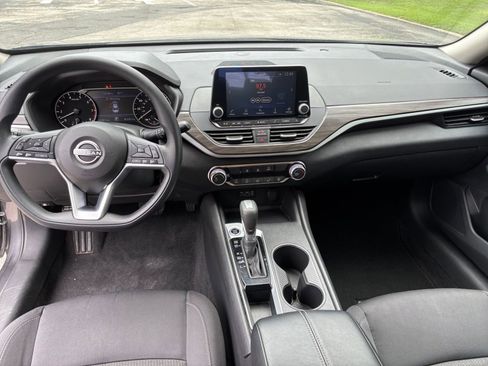 Used 2025 Nissan Altima 2.5 SV FWD image 28