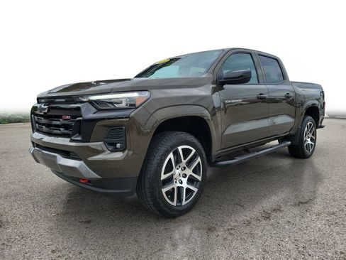 Used 2023 Chevrolet Colorado Z71 w/ Advanced Trailering Package AWD/4WD image 2