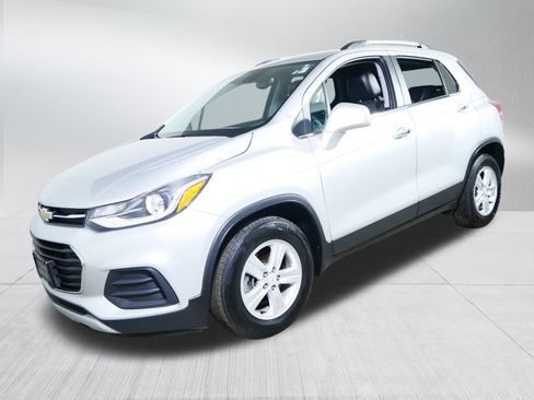 Used 2019 Chevrolet Trax LT w/ LT Convenience Package image 3