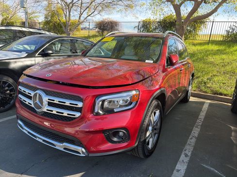 Used 2021 Mercedes-Benz GLB 250 4MATIC image 1