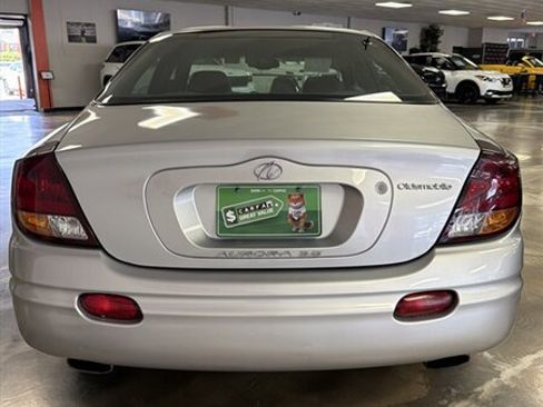 Used 2001 Oldsmobile Aurora 3.5 w/ Convenience Pkg FWD image 6