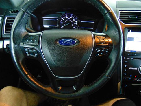 Used 2018 Ford Explorer Limited AWD/4WD image 12