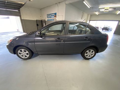 Used 2010 Hyundai Accent GLS FWD image 24