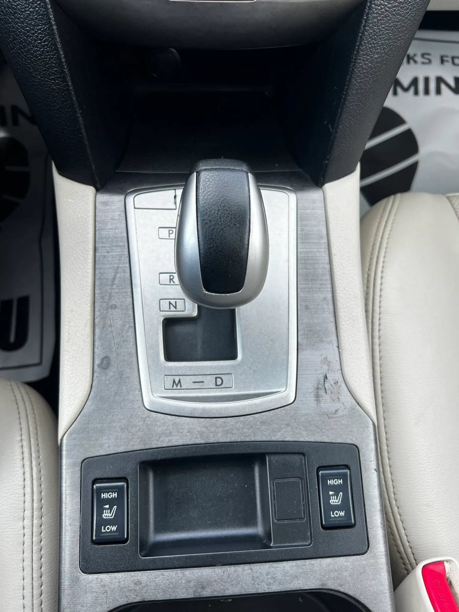 Used 2010 Subaru Outback 2.5i Limited AWD/4WD image 16