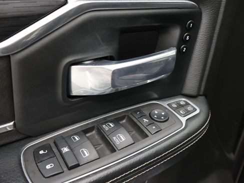 Used 2024 RAM 2500 Laramie w/ Night Edition AWD/4WD image 39
