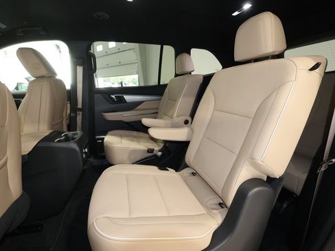 Certified 2026 Buick Enclave Preferred w/ Power Package FWD image 25