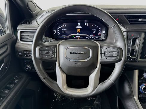 Used 2023 GMC Yukon XL Denali AWD/4WD image 11