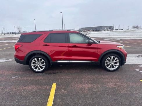 Used 2022 Ford Explorer Platinum w/ Equipment Group 601A image 2