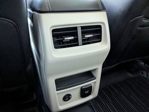 Used 2022 Ford Edge Titanium image 16