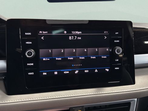 Certified 2025 Volkswagen Taos SE image 25