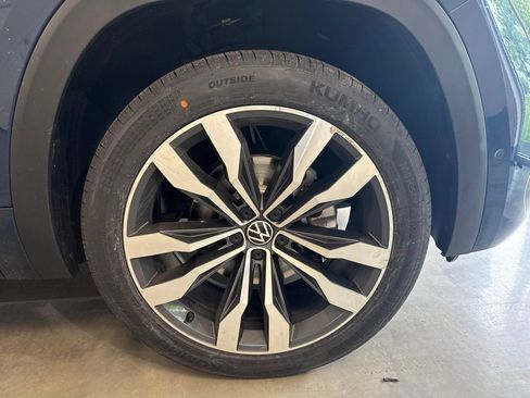 Used 2023 Volkswagen Atlas SEL Premium AWD/4WD image 7