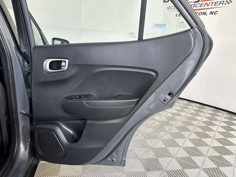 Used 2025 Hyundai Venue SEL FWD image 26