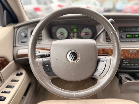 Used 2010 Mercury Grand Marquis LS RWD image 31