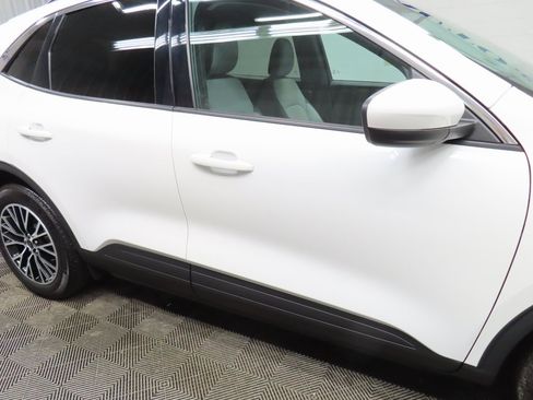 Used 2023 Ford Escape SE image 31