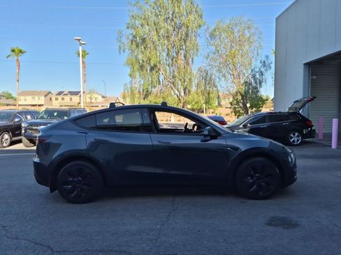 Used 2025 Tesla Model Y Long Range AWD/4WD image 4