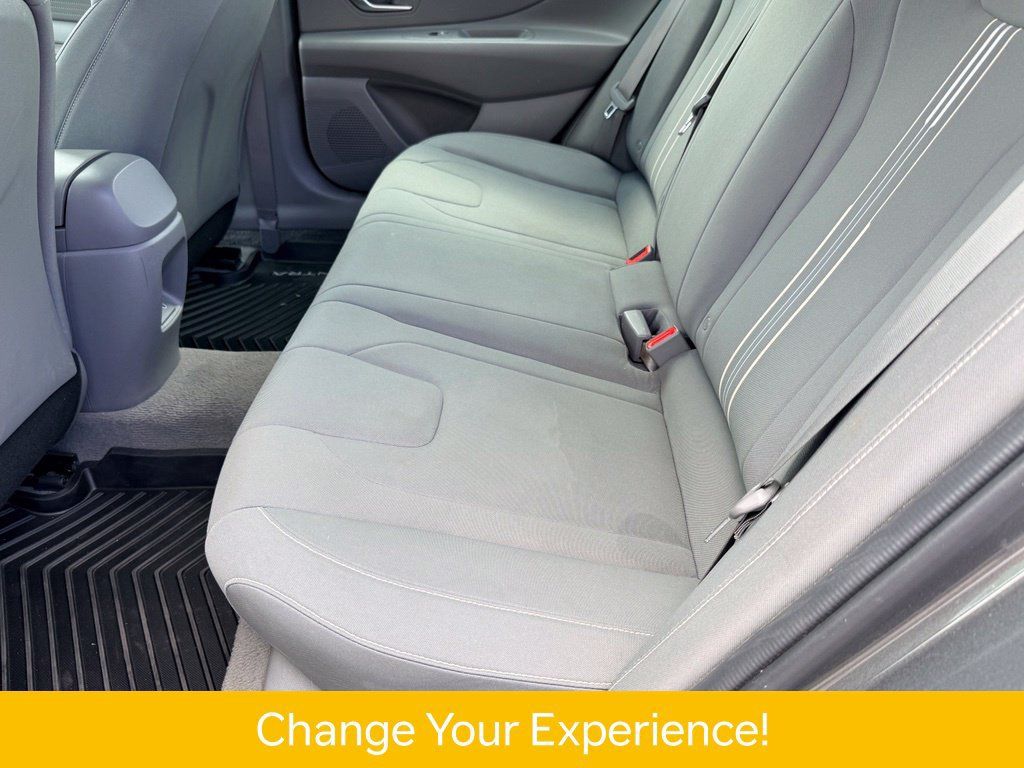 Used 2024 Hyundai Elantra SEL FWD image 15