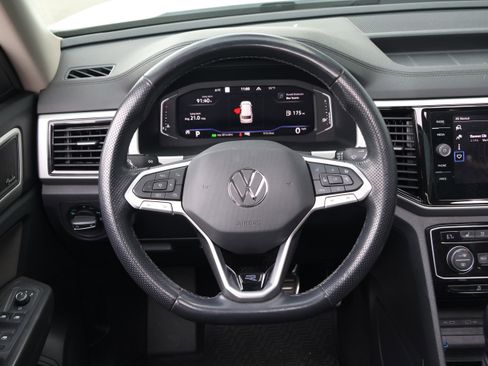 Used 2022 Volkswagen Atlas SEL Premium image 17