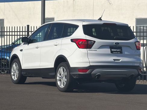 Used 2019 Ford Escape SE image 5