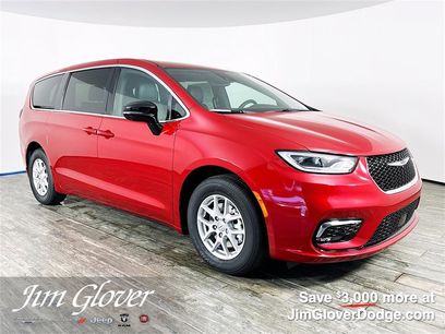 New 2026 Chrysler Pacifica Select