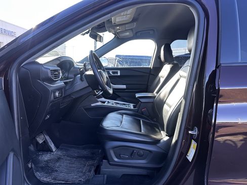 Certified 2023 Ford Explorer XLT w/ Equipment Group 202A image 7