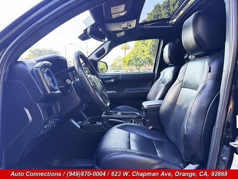 Used 2019 Toyota Tacoma TRD Sport AWD/4WD image 6