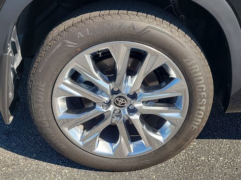 Certified 2026 Toyota Highlander Limited AWD/4WD image 10