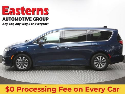 Used 2023 Chrysler Pacifica Touring-L FWD image 62
