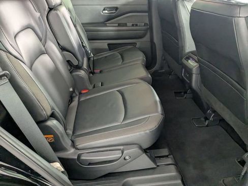 Used 2023 Nissan Pathfinder SL w/ Black Appearance Package image 33