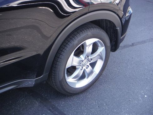 Used 2019 Honda HR-V LX image 3