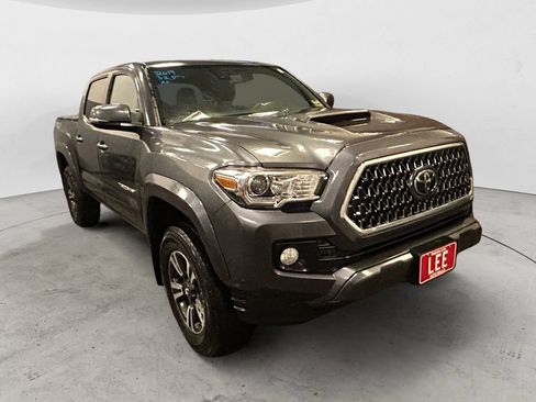 Used 2019 Toyota Tacoma TRD Sport AWD/4WD image 7