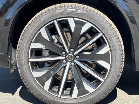 Certified 2025 Volvo XC90 B6 Plus image 12