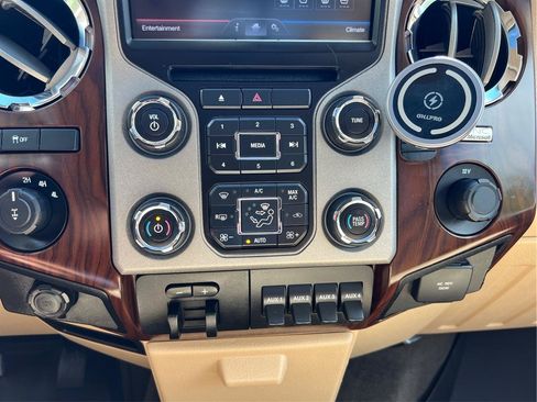 Used 2014 Ford F350 Lariat w/ Lariat Ultimate Package AWD/4WD image 28