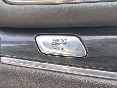 Used 2022 Buick Enclave Essence FWD image 24