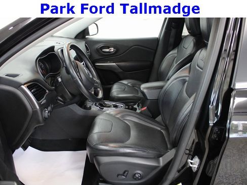 Used 2019 Jeep Cherokee Limited image 14