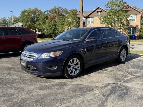 Used 2011 Ford Taurus SEL image 2