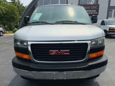 Used 2017 GMC Savana 2500 LT w/ LT Preferred Equipment Group image 3