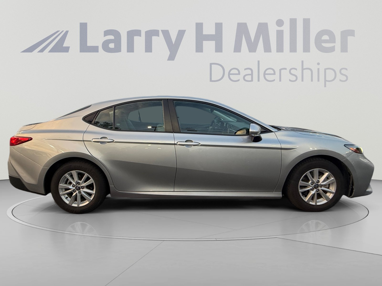 Used 2025 Toyota Camry LE FWD image 6