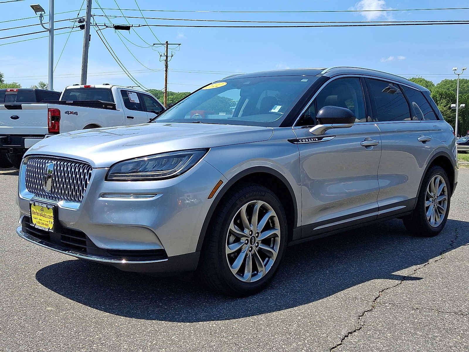 Used 2022 Lincoln Corsair AWD w/ Premium Package image 3