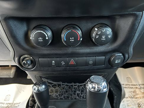 Used 2017 Jeep Wrangler Unlimited Sahara image 26