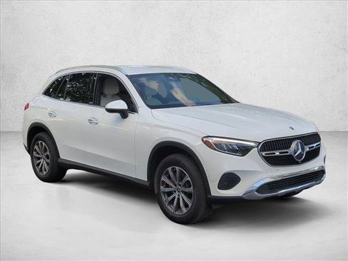 Used 2023 Mercedes-Benz GLC 300 image 3