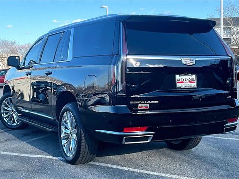 Used 2024 Cadillac Escalade ESV Premium Luxury image 11