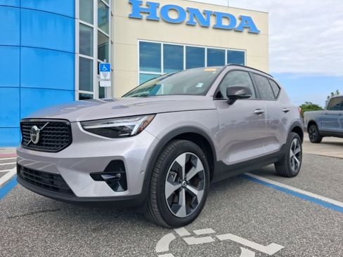 Used 2026 Volvo XC40 B5 Plus AWD/4WD image 1