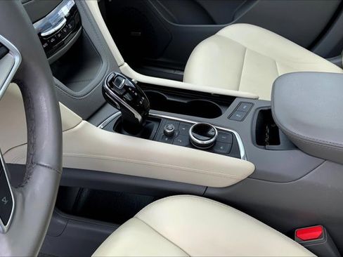 Used 2022 Cadillac XT5 Premium Luxury image 17
