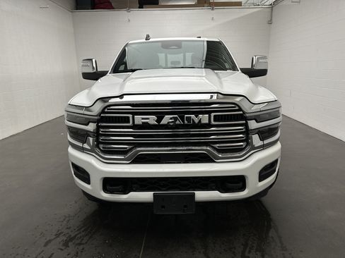 Used 2025 RAM 2500 Laramie AWD/4WD image 3