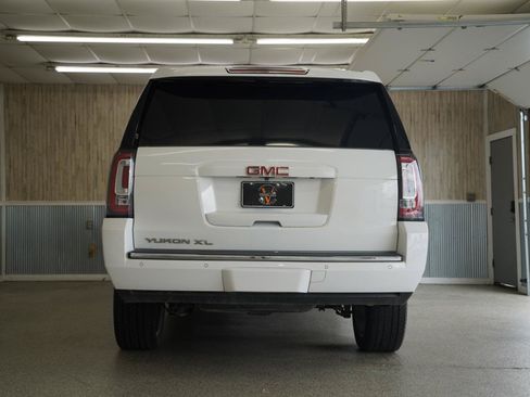 Used 2017 GMC Yukon XL SLT AWD/4WD image 8