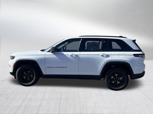 New 2025 Jeep Grand Cherokee Altitude image 8