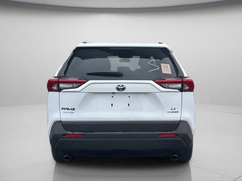 Used 2024 Toyota RAV4 LE AWD/4WD image 3