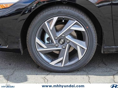 New 2025 Hyundai Elantra Limited FWD image 9