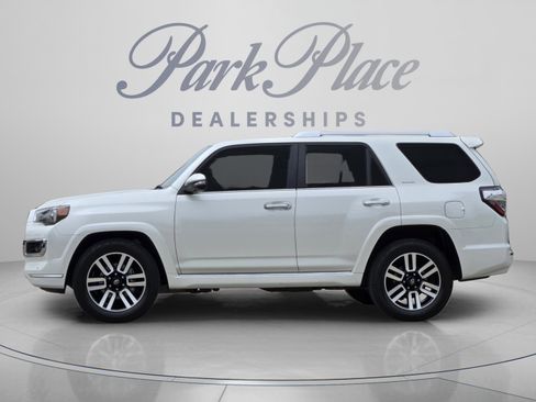 Used 2022 Toyota 4Runner Limited RWD image 2